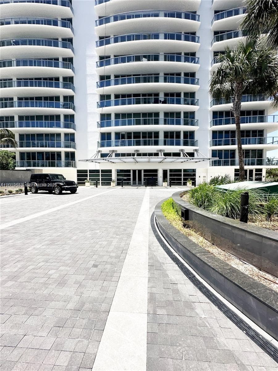 3100 N Ocean Drive P1206 photo 4