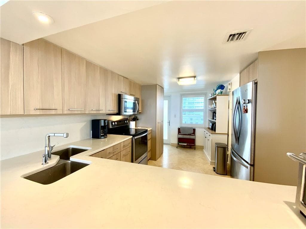 2000 S Ocean Drive 808 photo 13