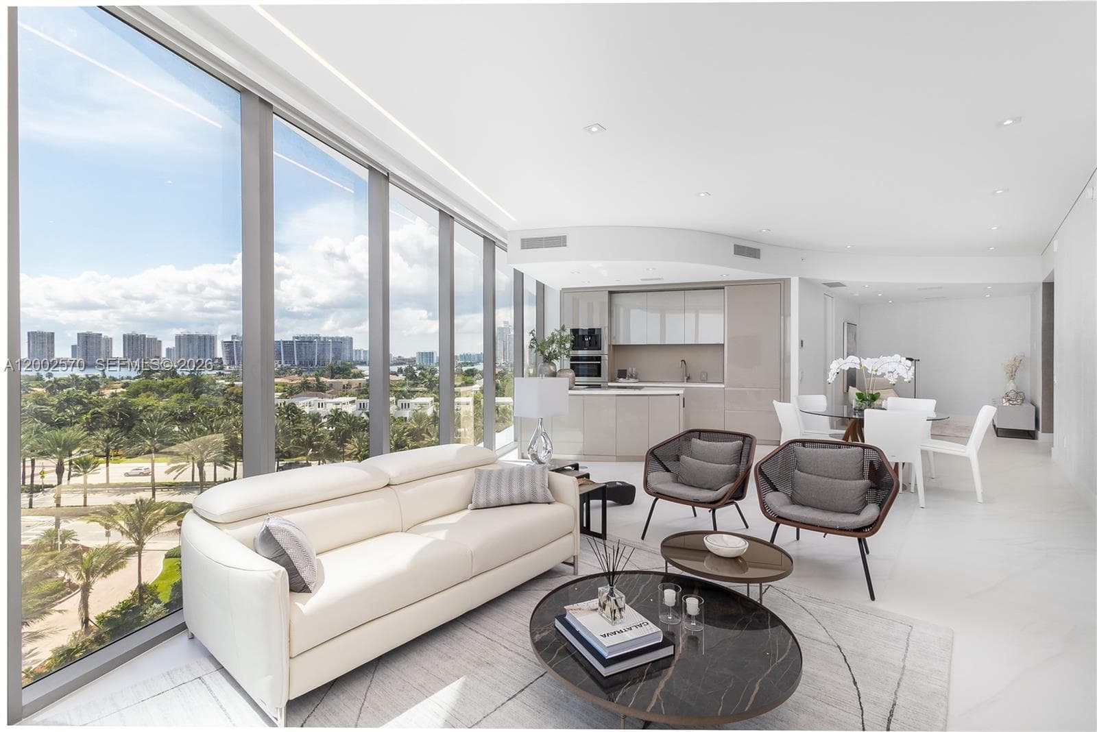 18975 Collins Ave 504 photo 3
