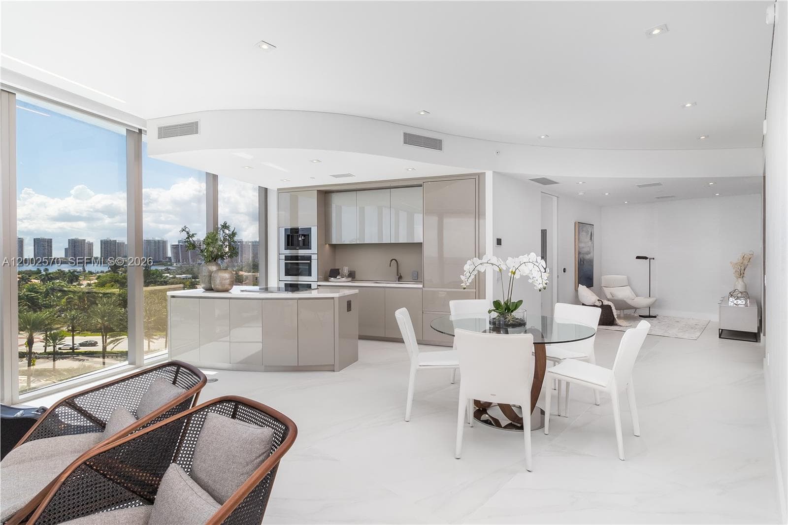 18975 Collins Ave 504 photo 5