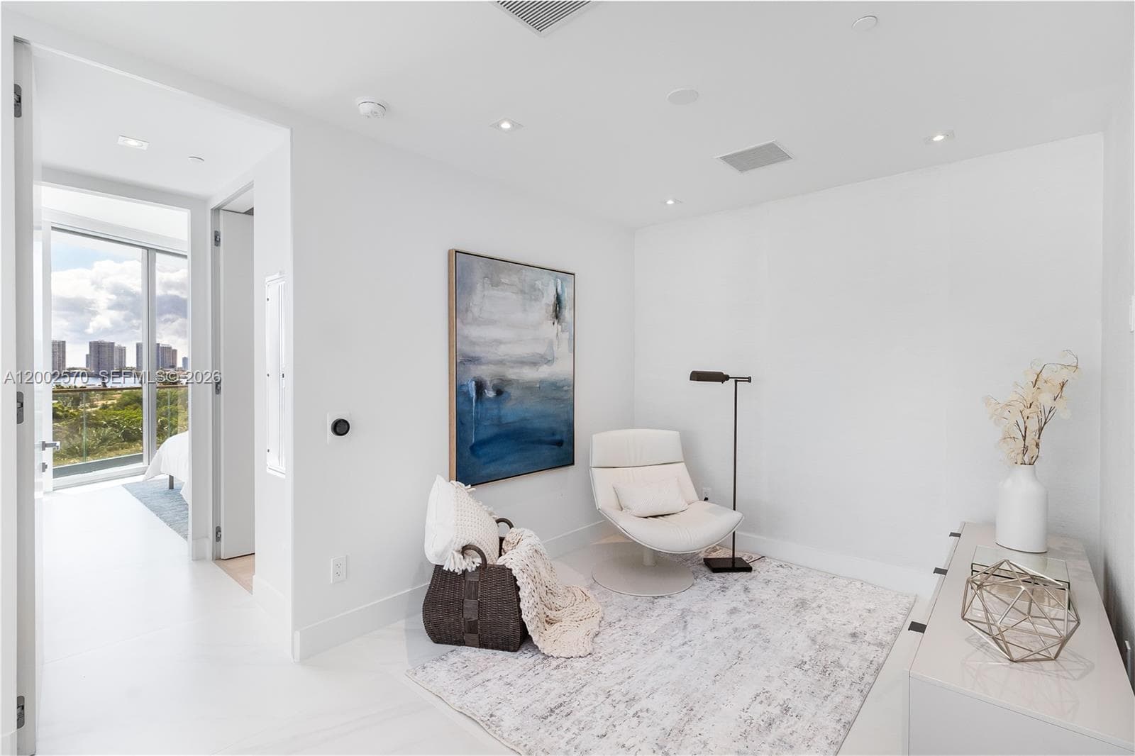 18975 Collins Ave 504 photo 9