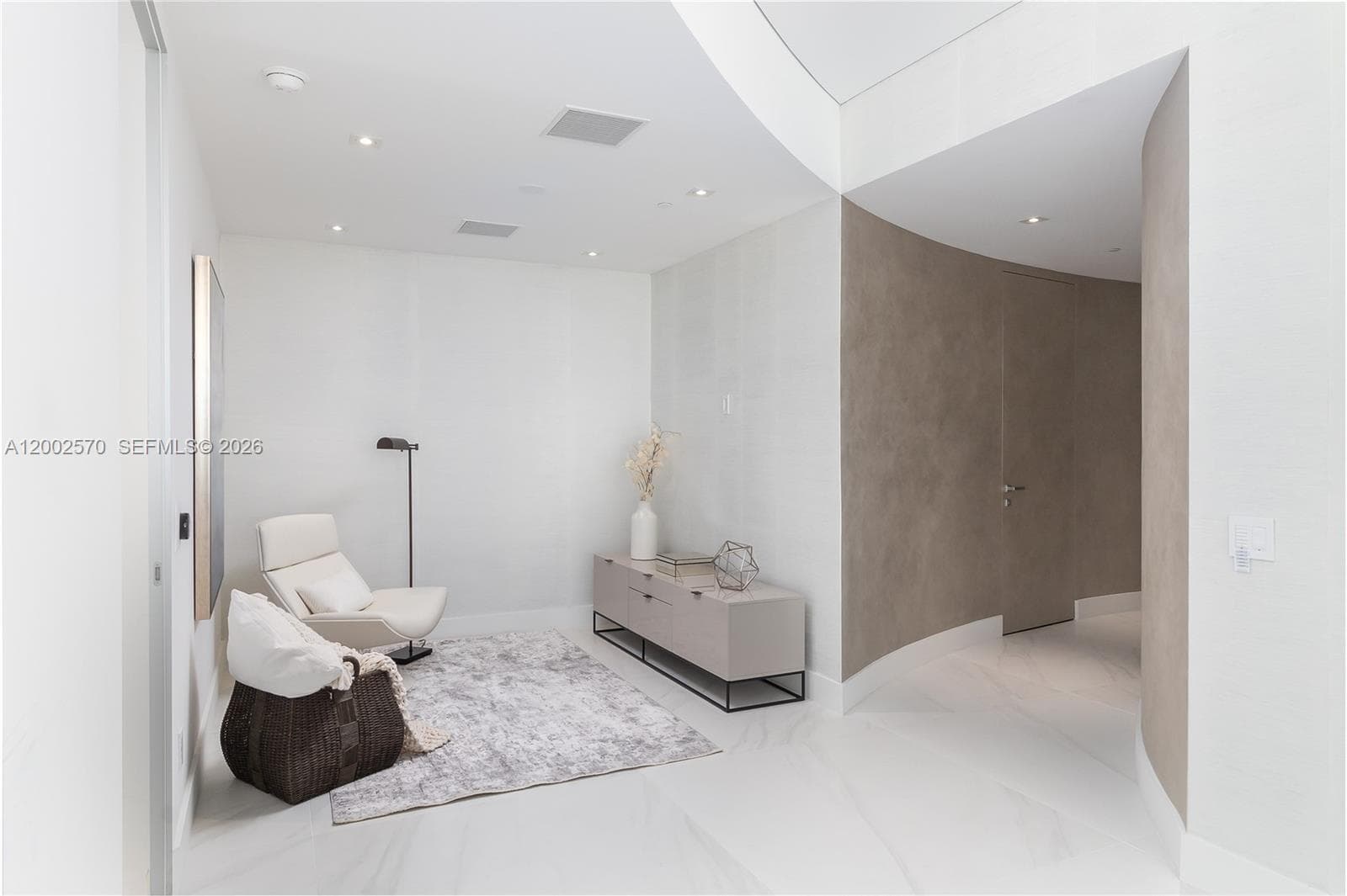 18975 Collins Ave 504 photo 10