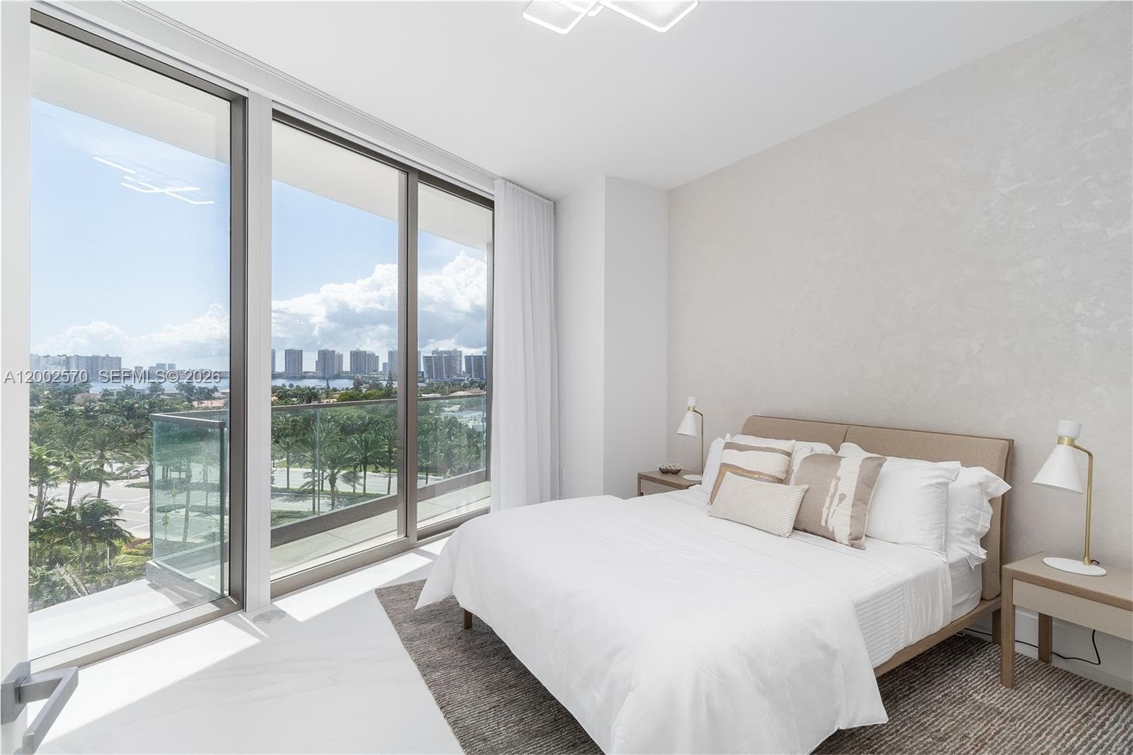 18975 Collins Ave 504 photo 14