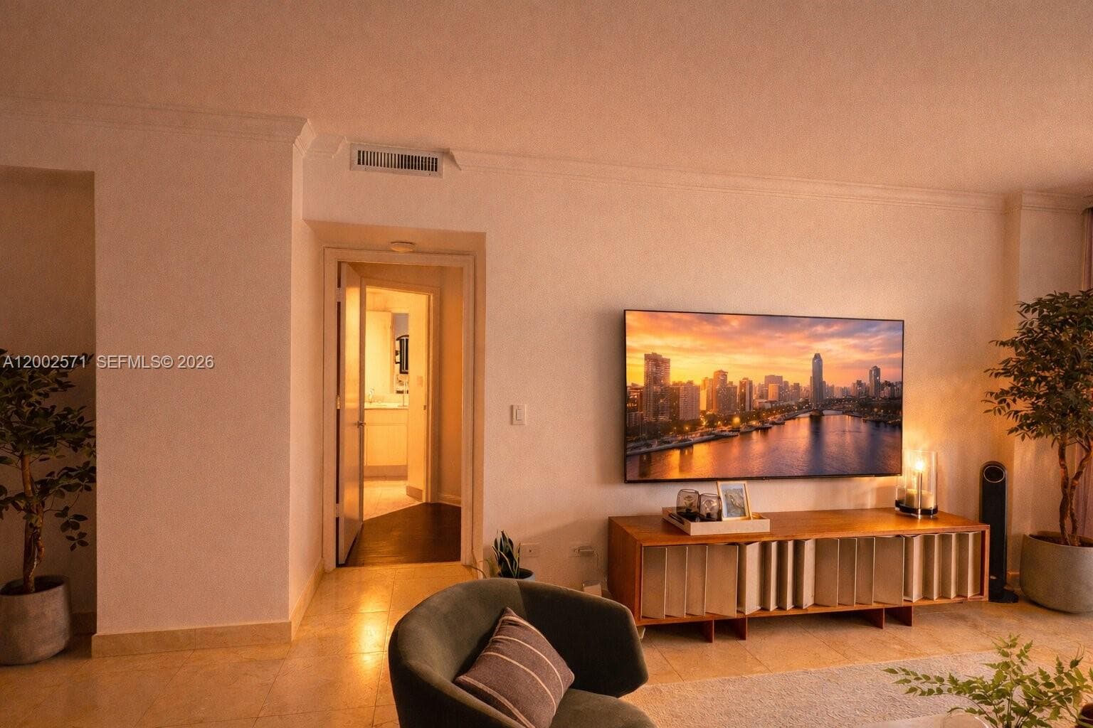 848 Brickell Key Dr 905 photo 4