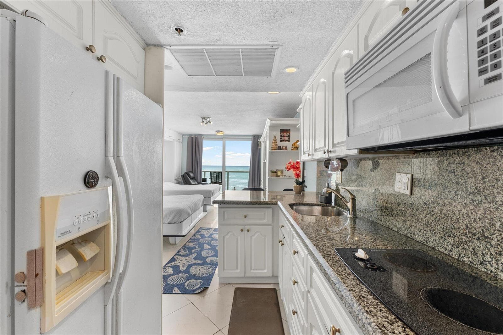 19201 Collins Avenue 114 photo 6