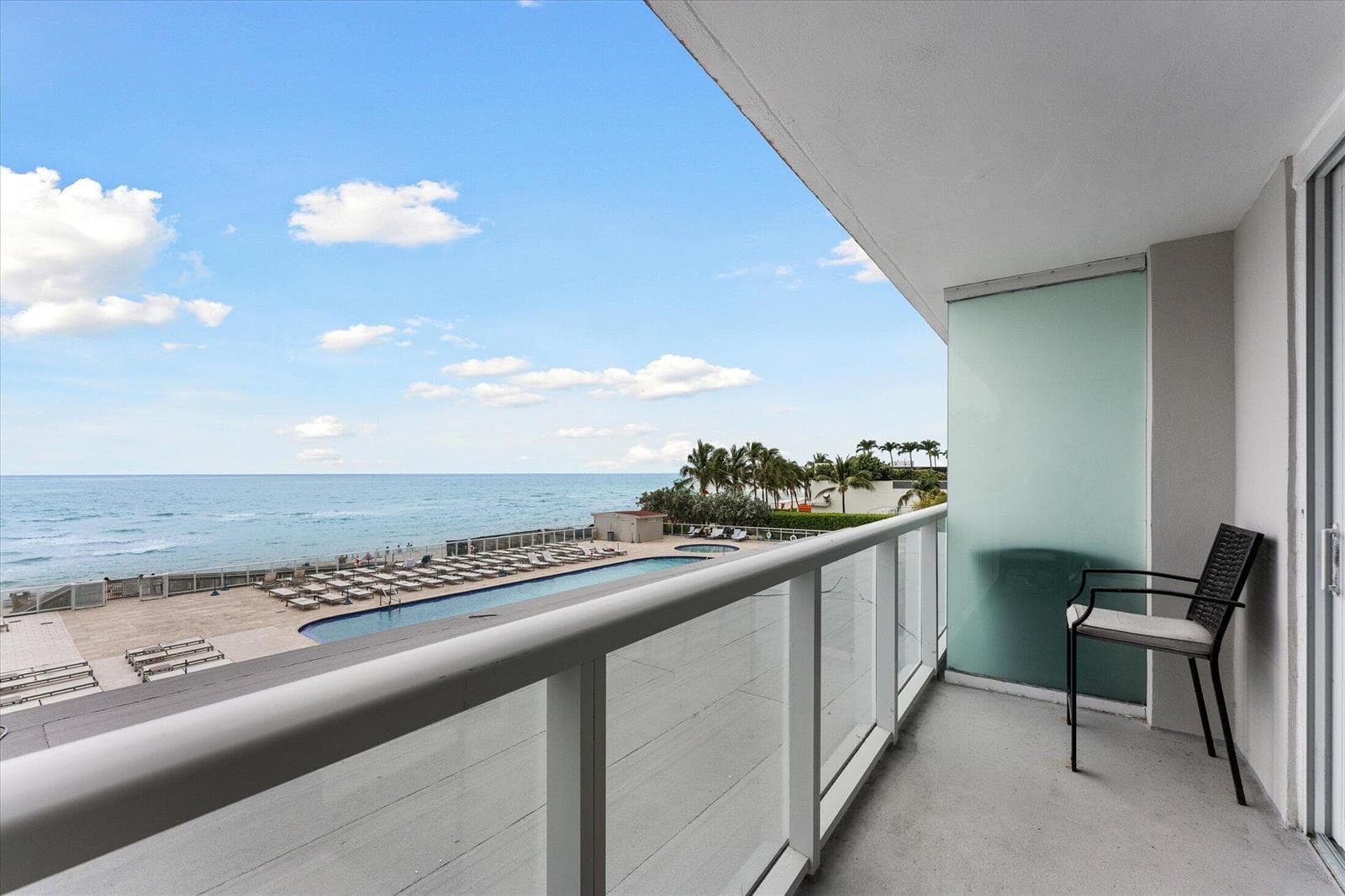 19201 Collins Avenue 114 photo 3