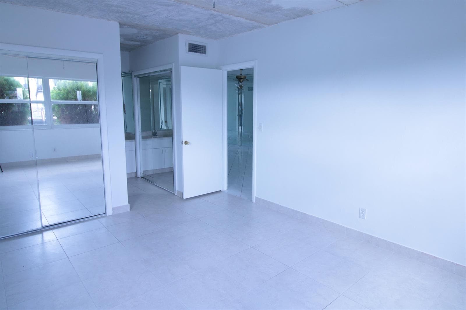 465 Paradise Isle Boulevard 110 photo 13