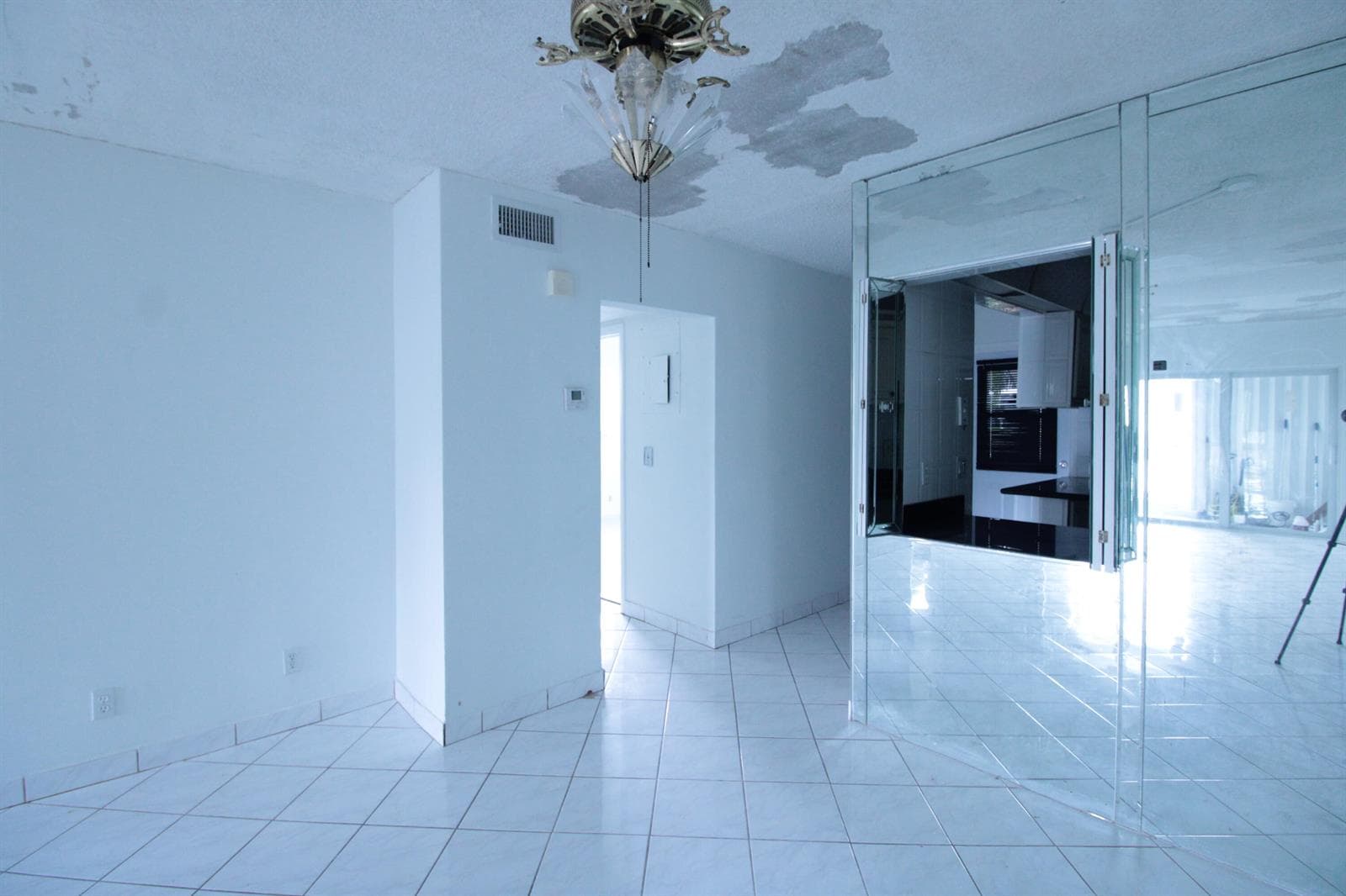 465 Paradise Isle Boulevard 110 photo 5