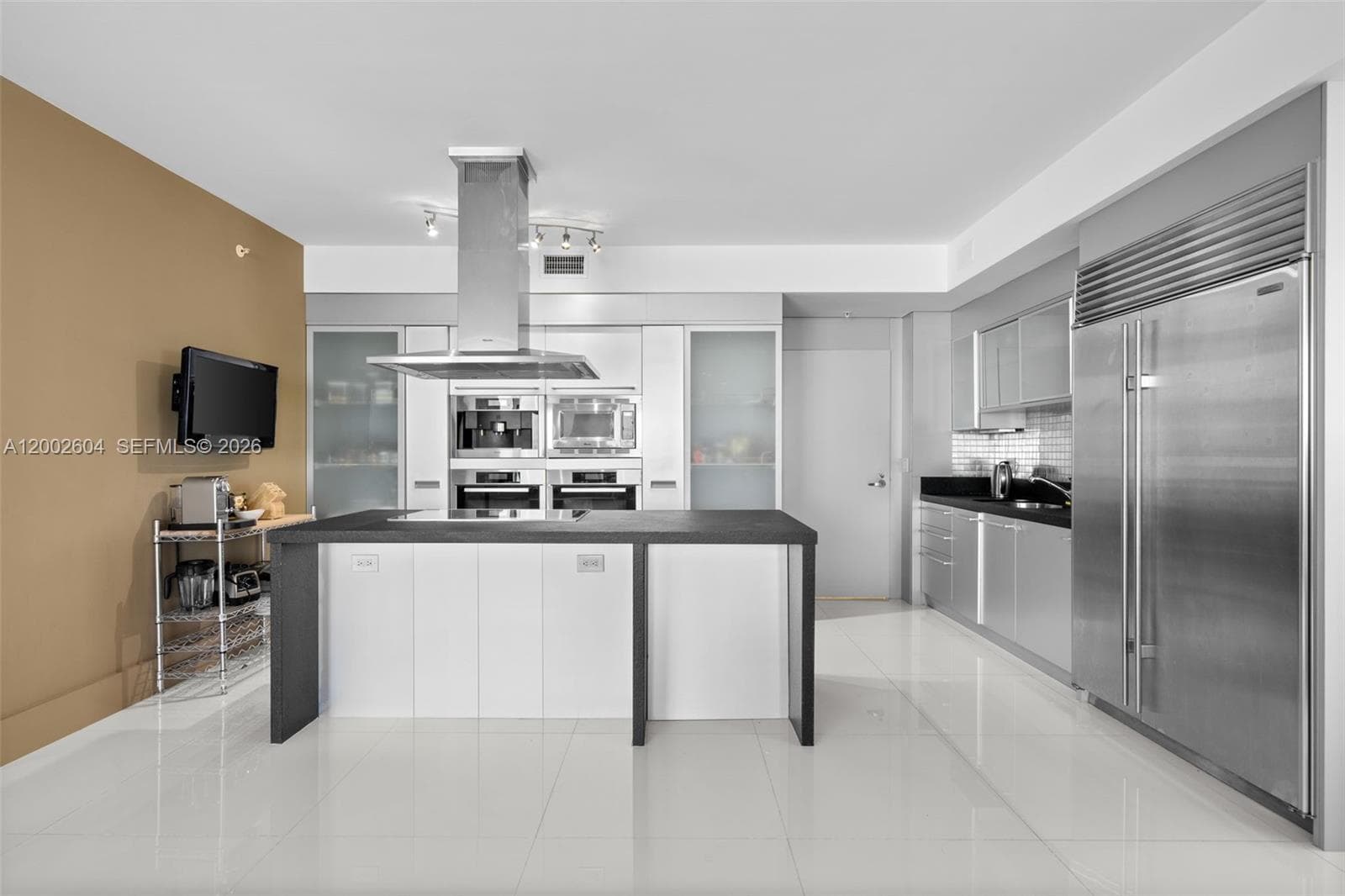 18201 Collins Ave 709 photo 5