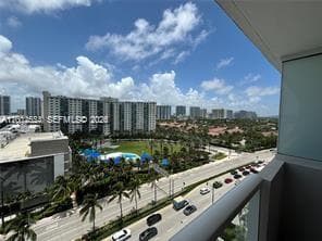 19201 Collins Ave 934 photo 7
