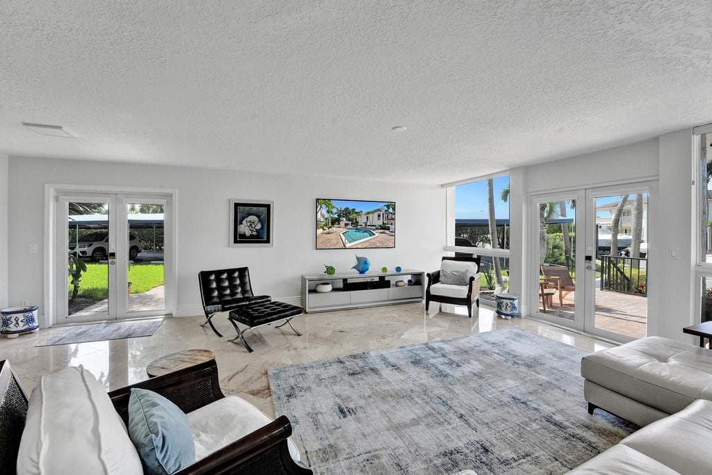 780 Jeffery Street 6 photo 6