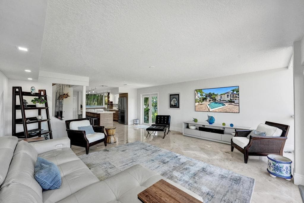780 Jeffery Street 6 photo 8