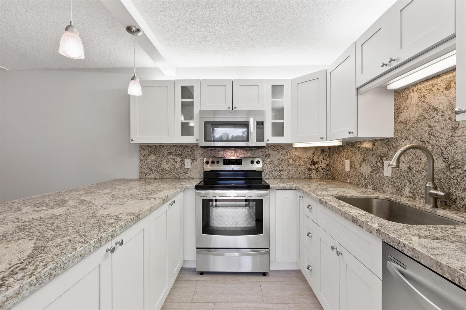 825 Center Street 3d photo 2