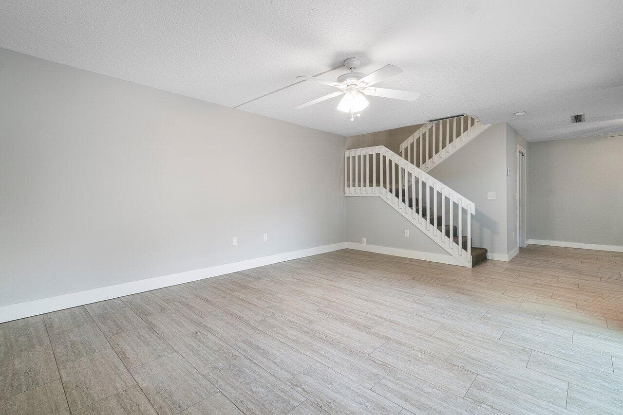 825 Center Street 3d photo 6