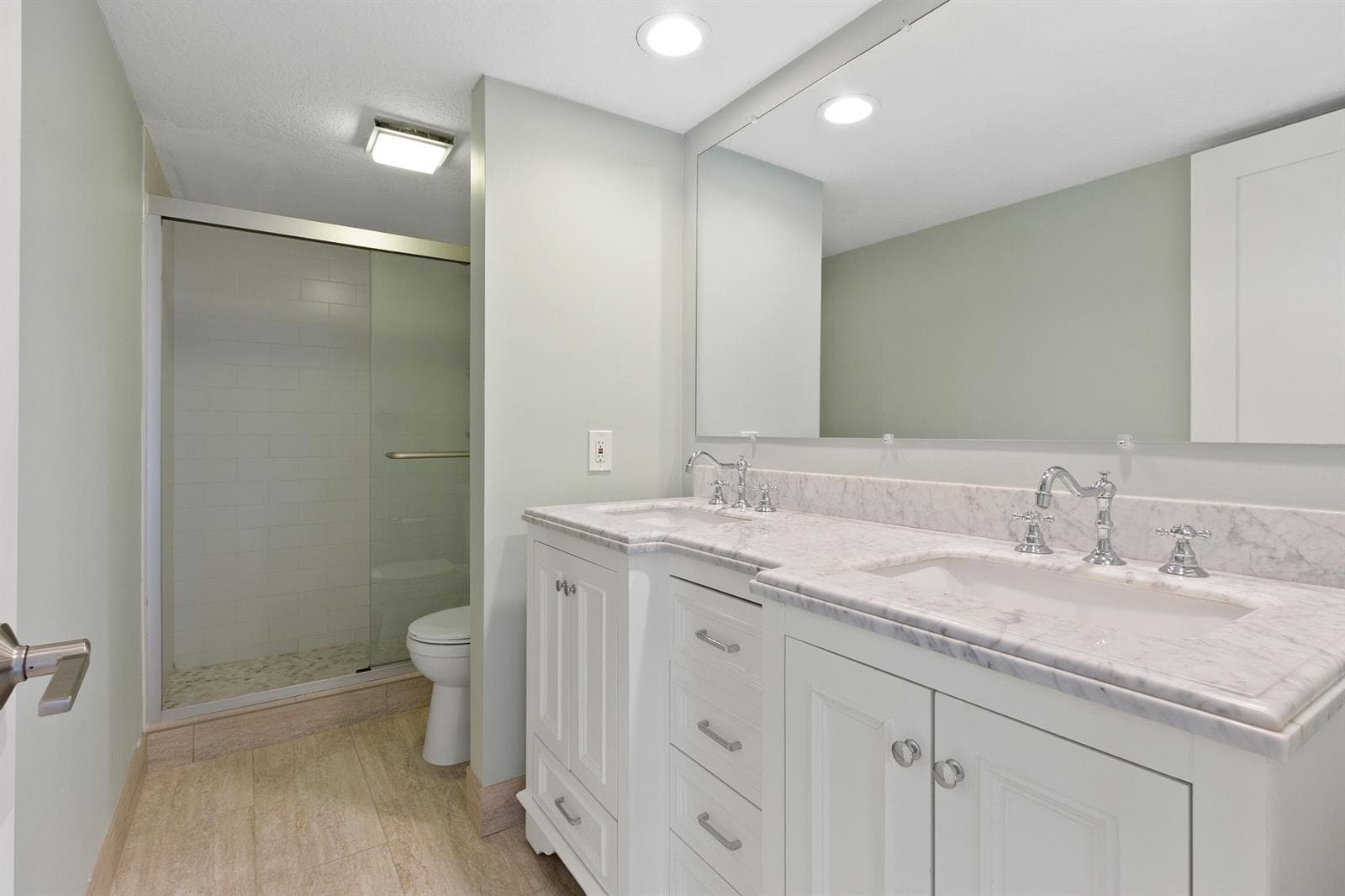 825 Center Street 3d photo 16