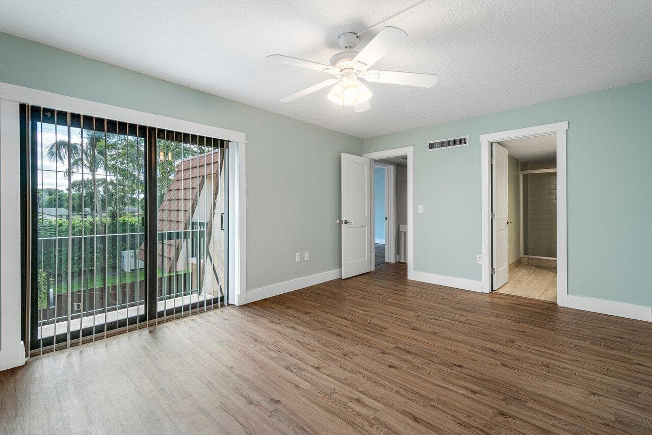 825 Center Street 3d photo 12