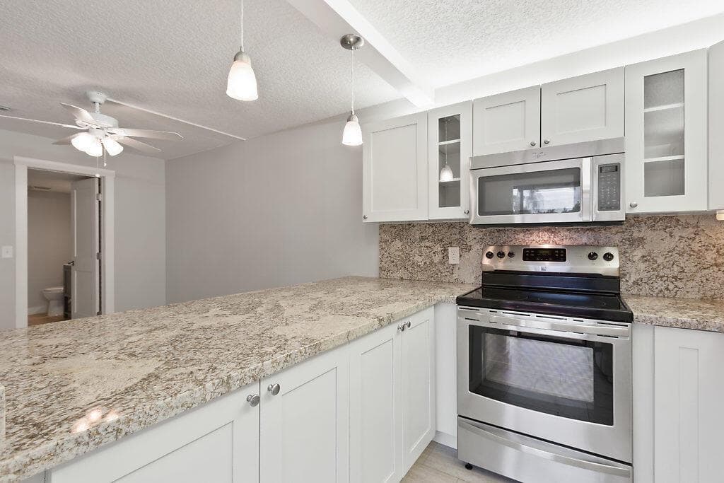 825 Center Street 3d photo 3