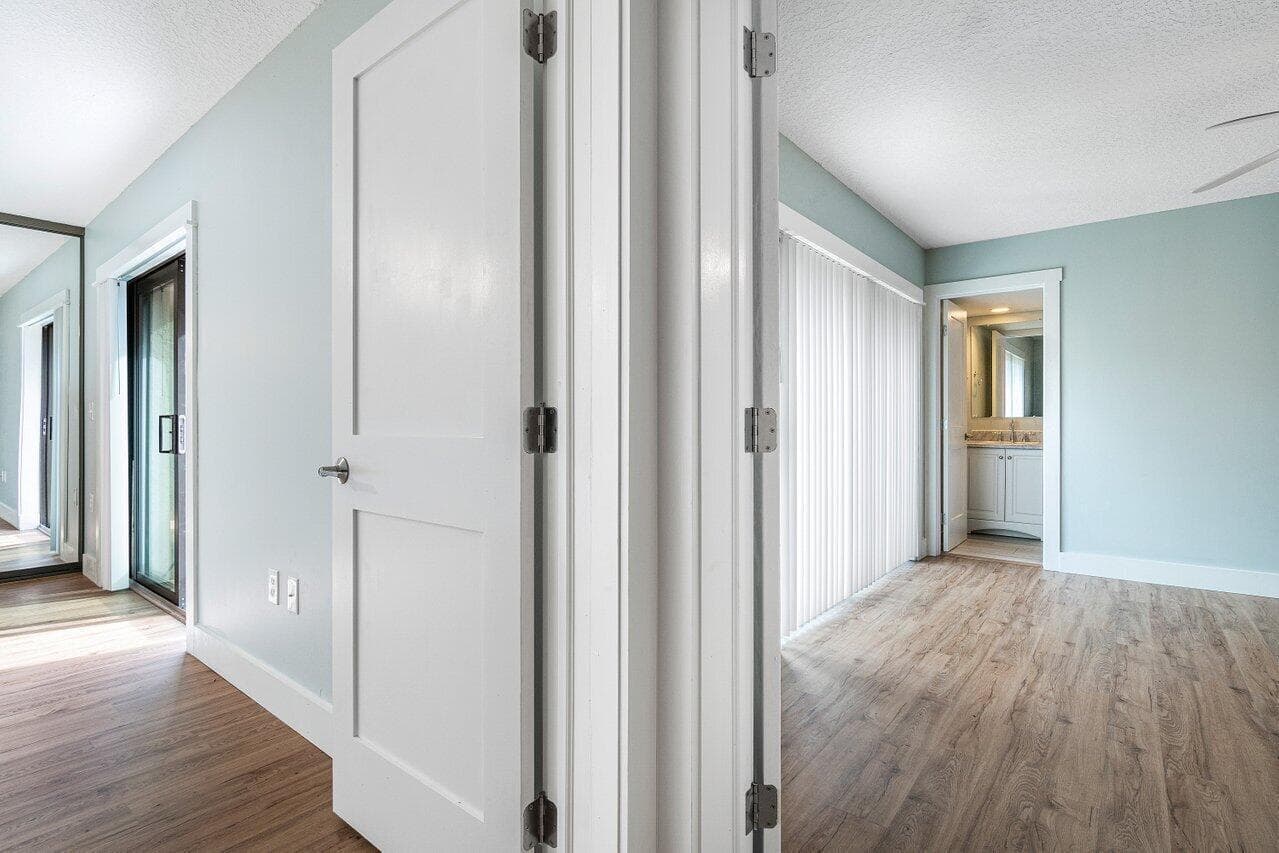 825 Center Street 3d photo 10