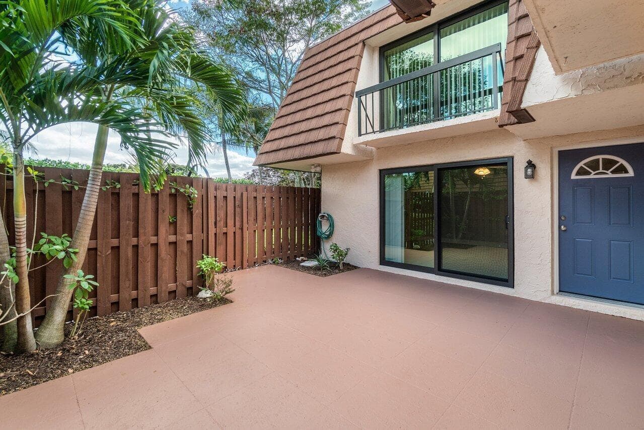 825 Center Street 3d photo 18