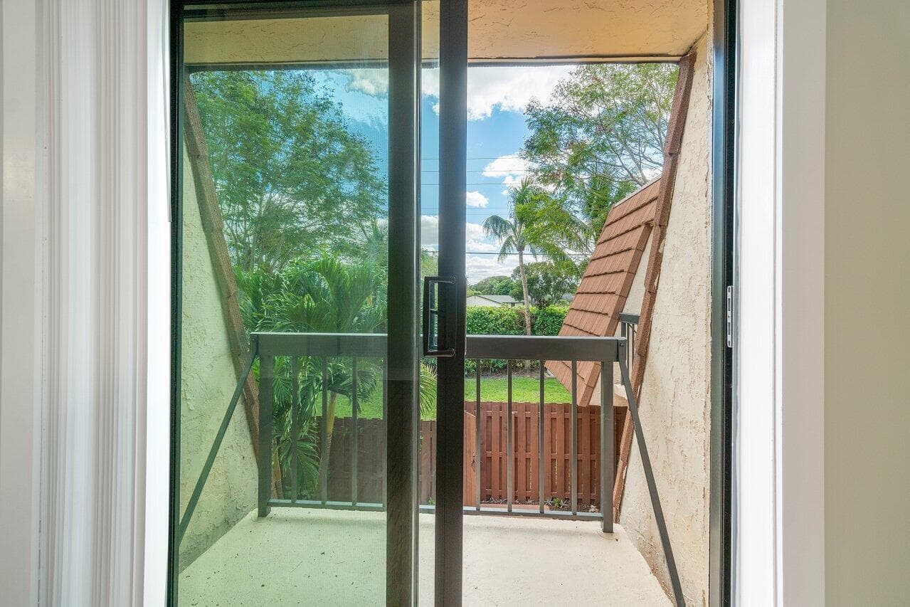 825 Center Street 3d photo 15
