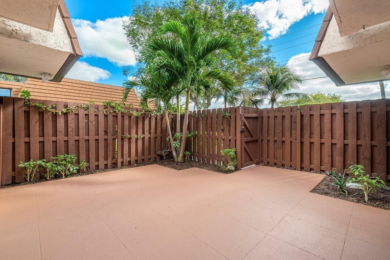825 Center Street 3d photo 19