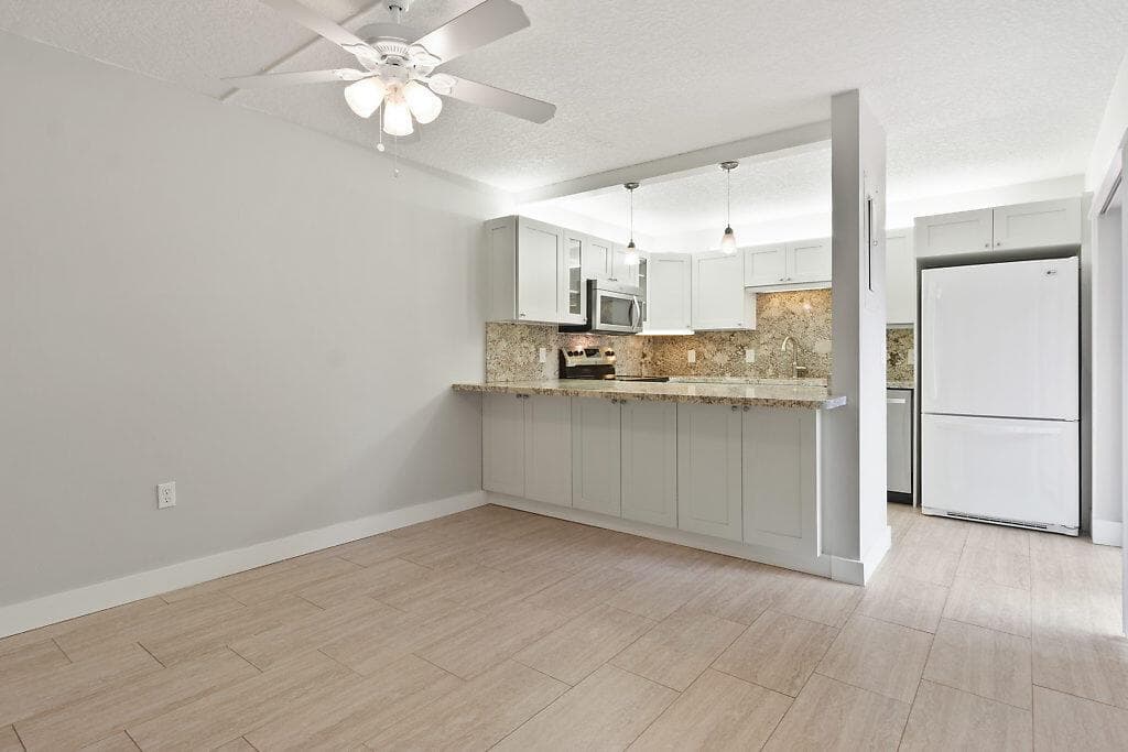 825 Center Street 3d photo 4