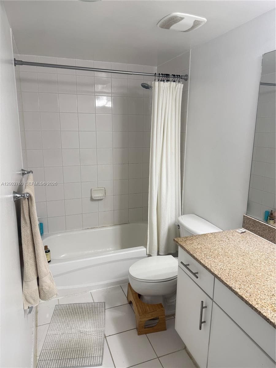 1861 S River Dr 902 photo 9