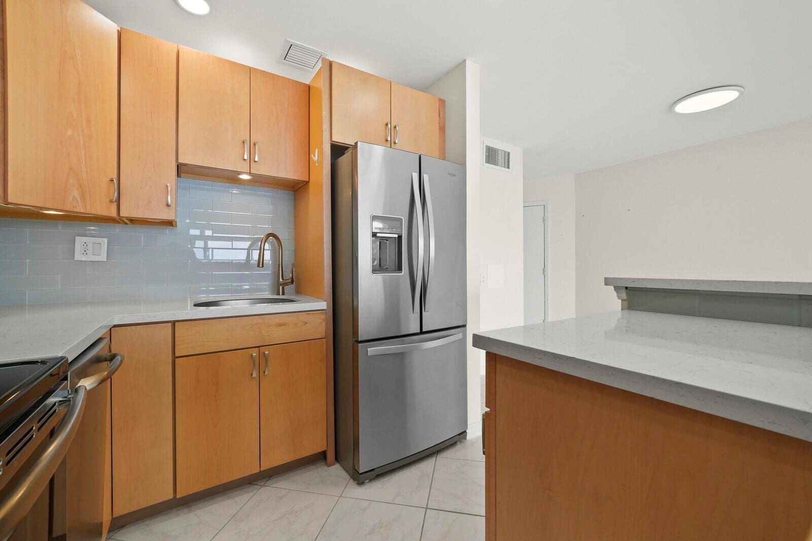 400 Wilma Circle 207 photo 11