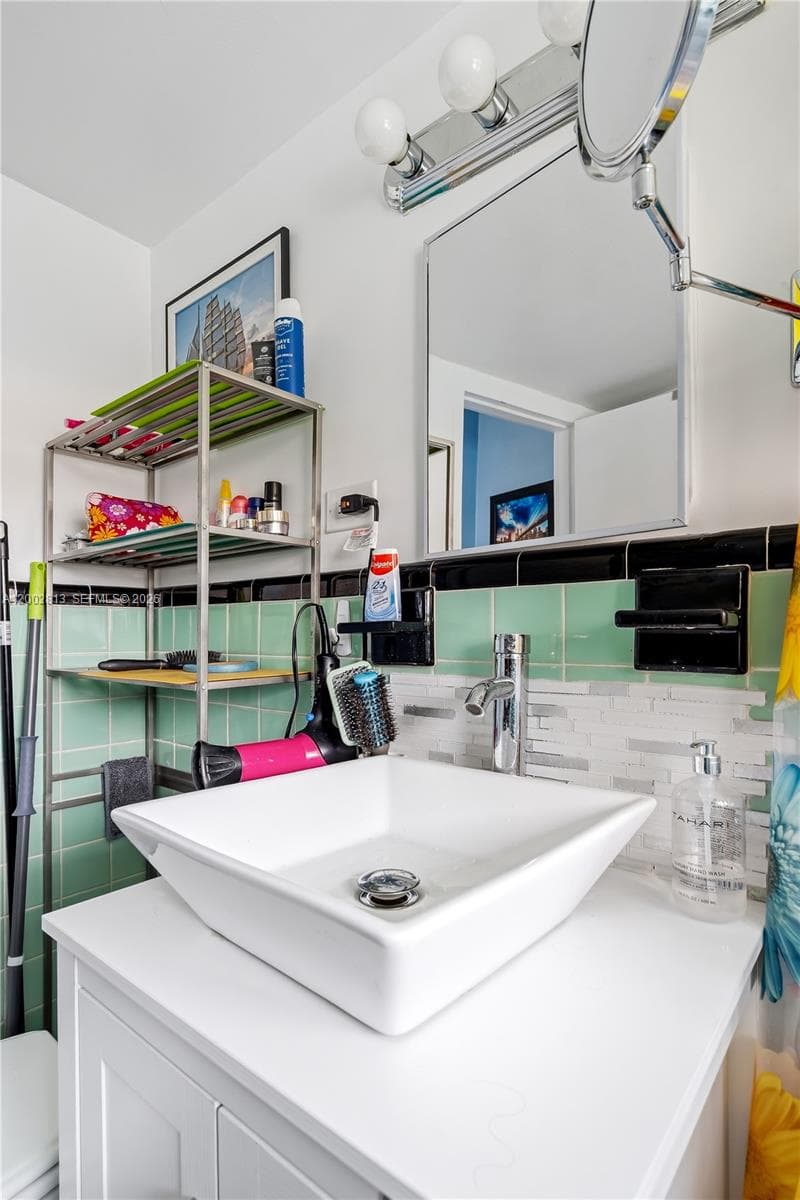 6484 Indian Creek Dr 317 photo 15