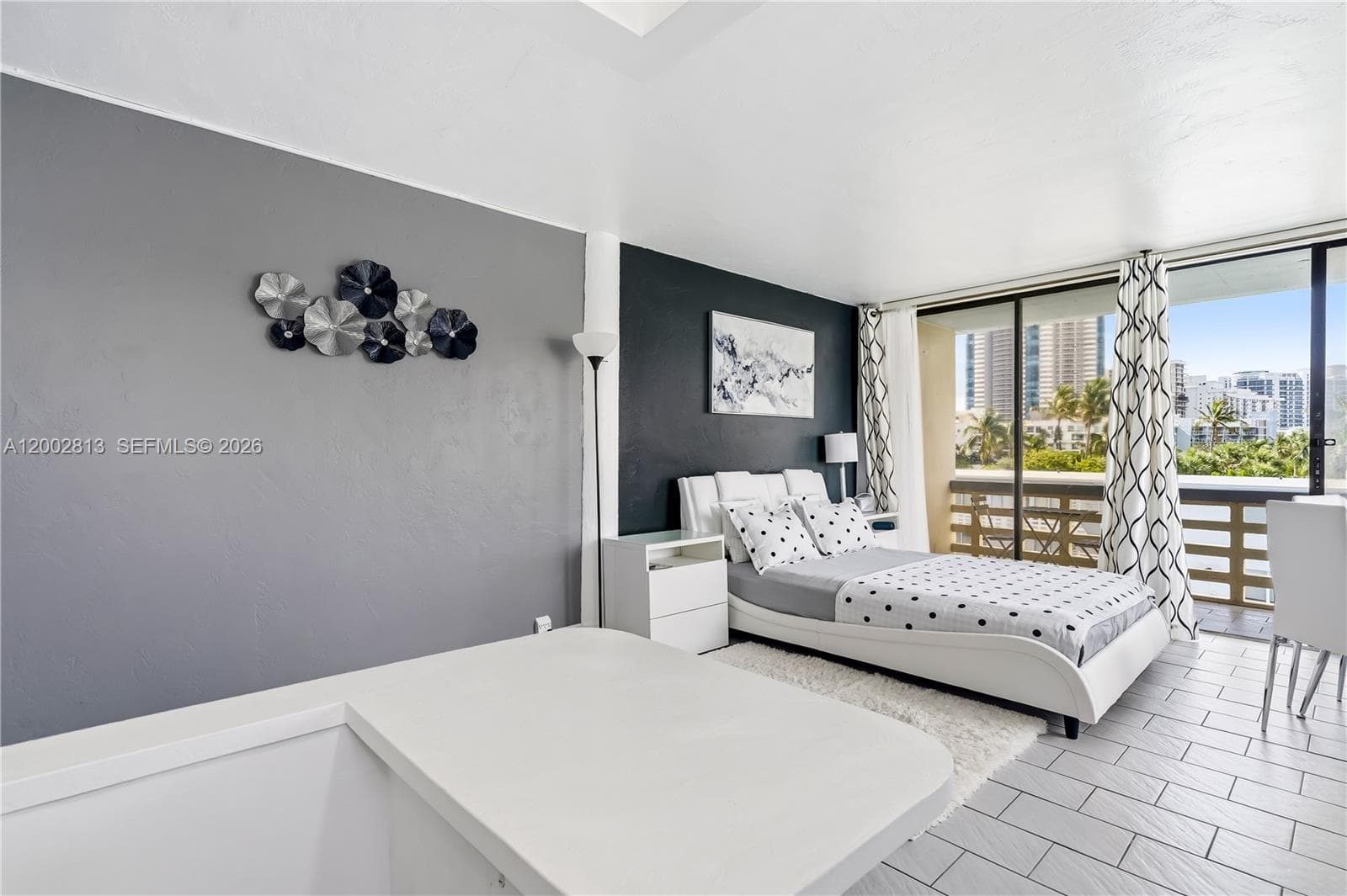 6484 Indian Creek Dr 317 photo 4