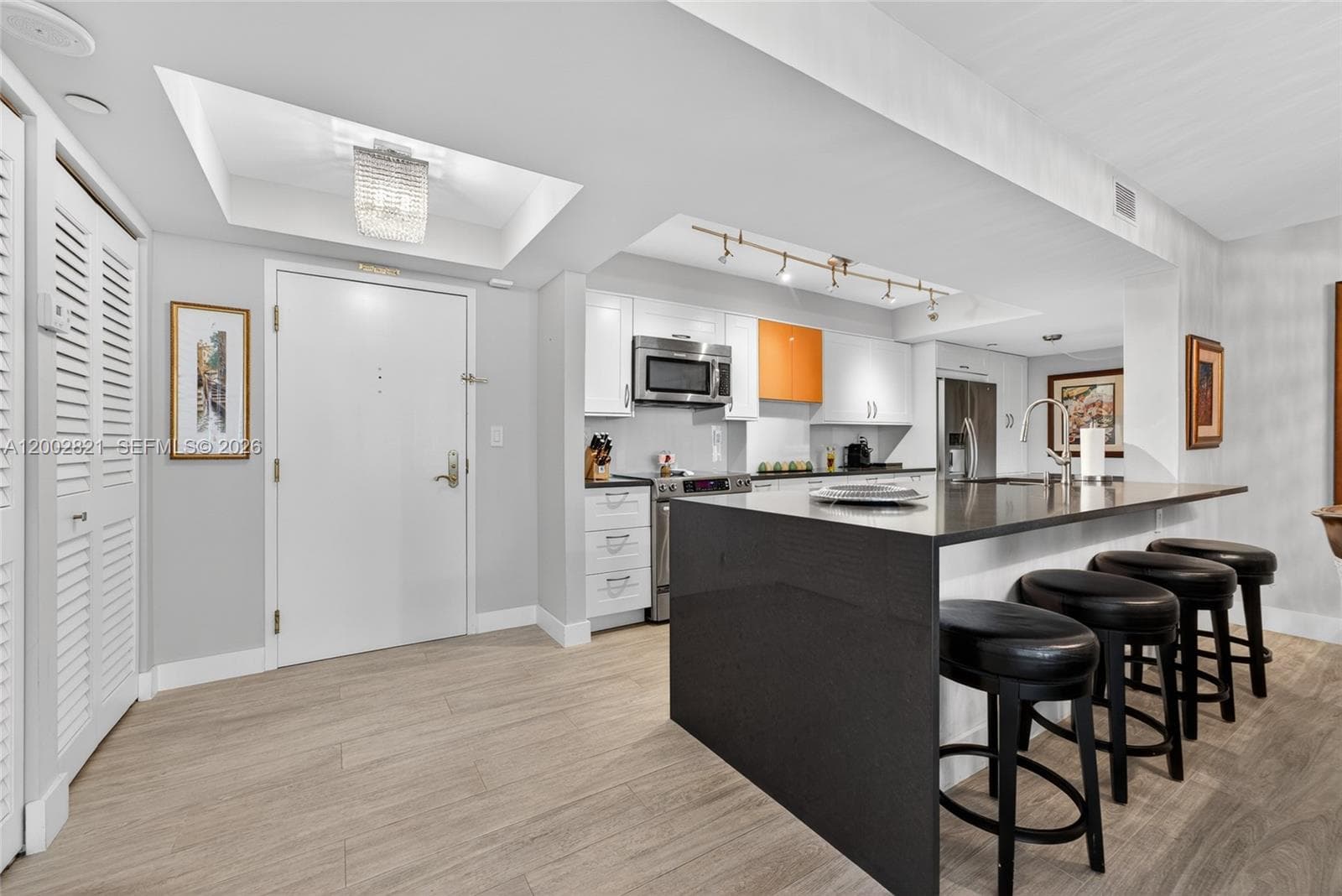 5757 Collins Ave 1104 photo 18