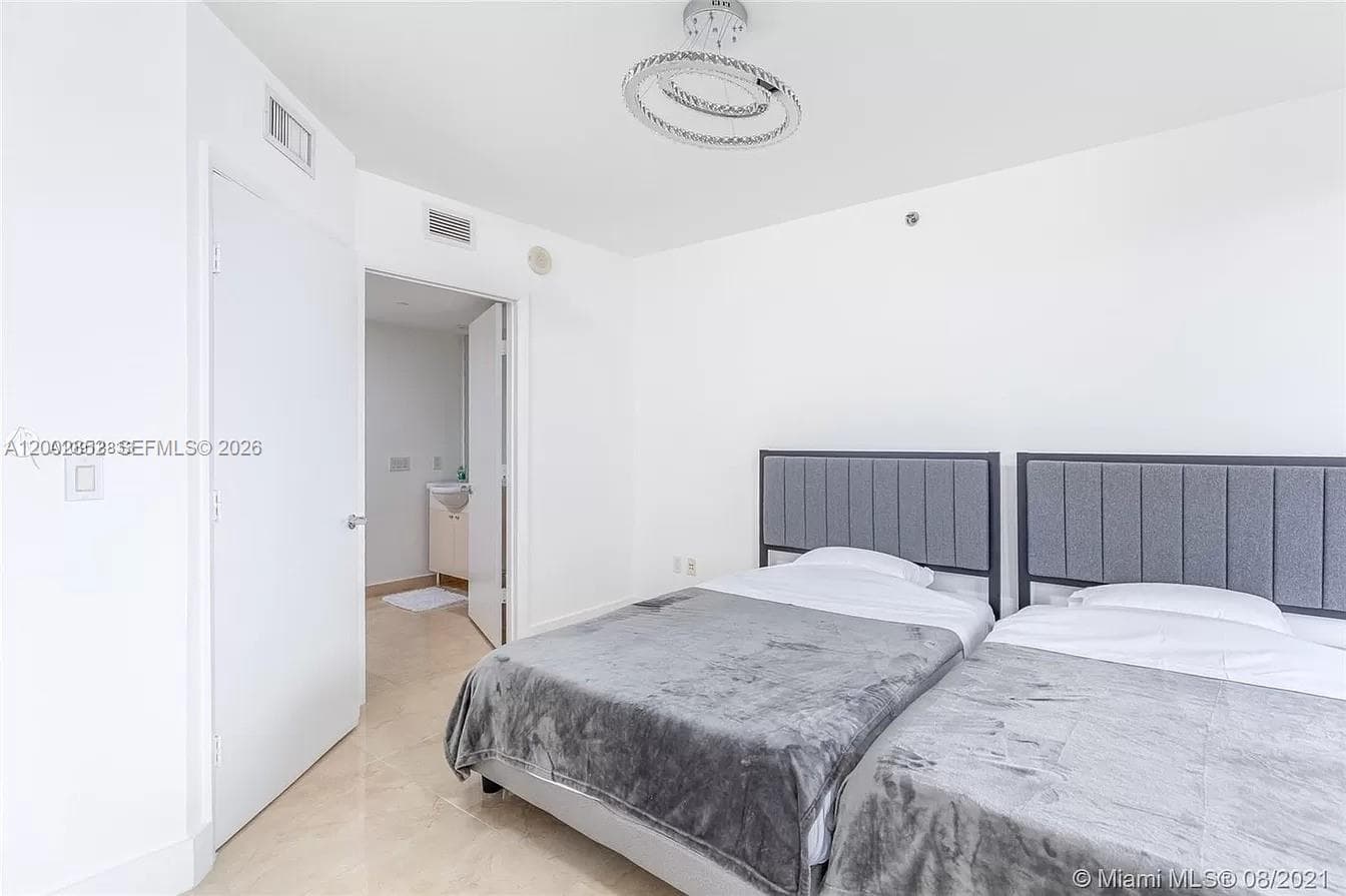 1830 Ocean Dr 1606 photo 9