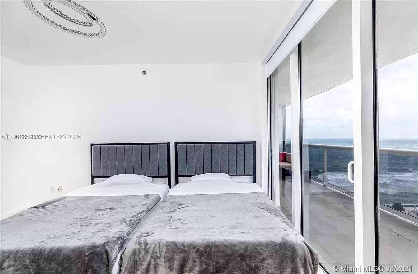 1830 Ocean Dr 1606 photo 10