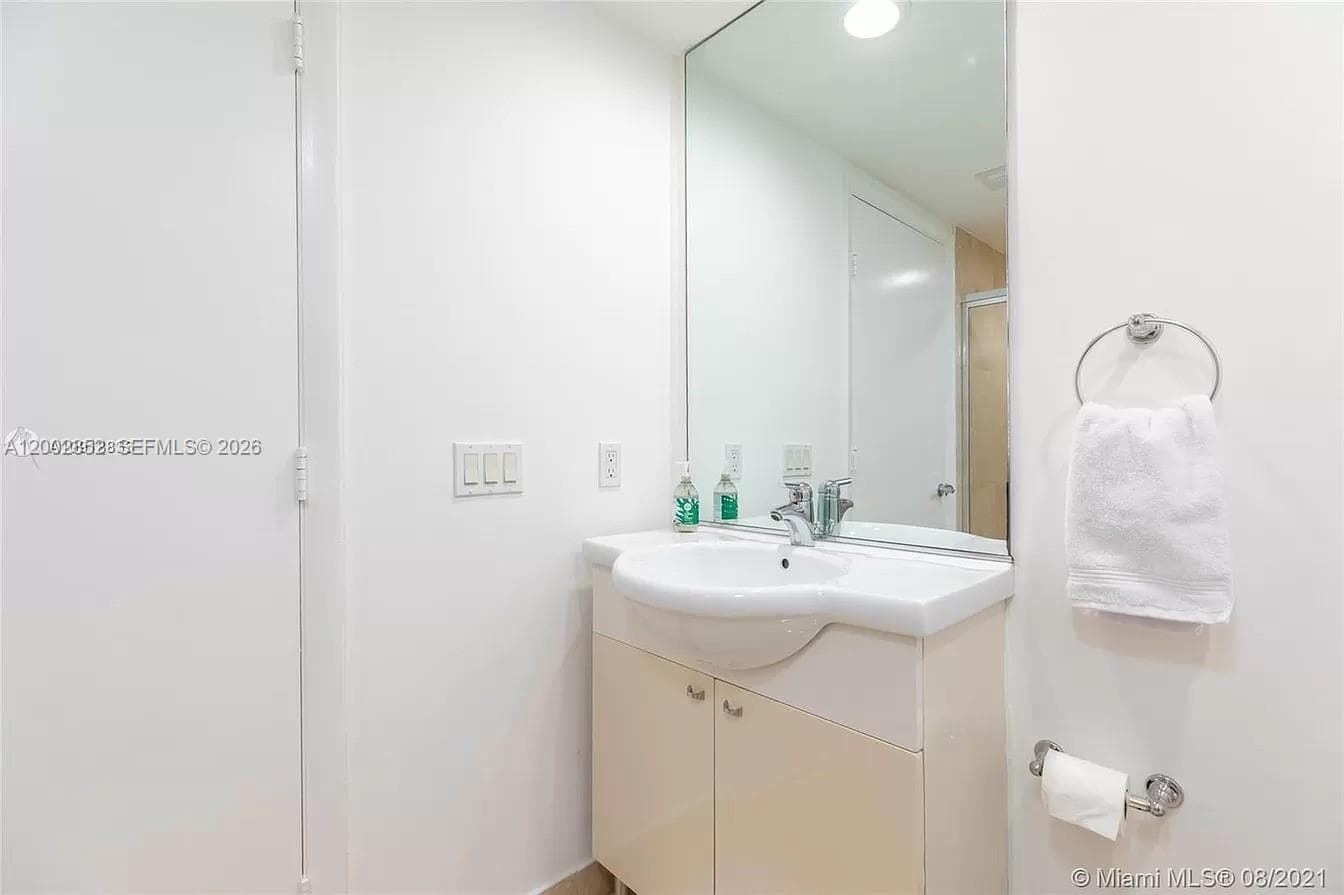 1830 Ocean Dr 1606 photo 11