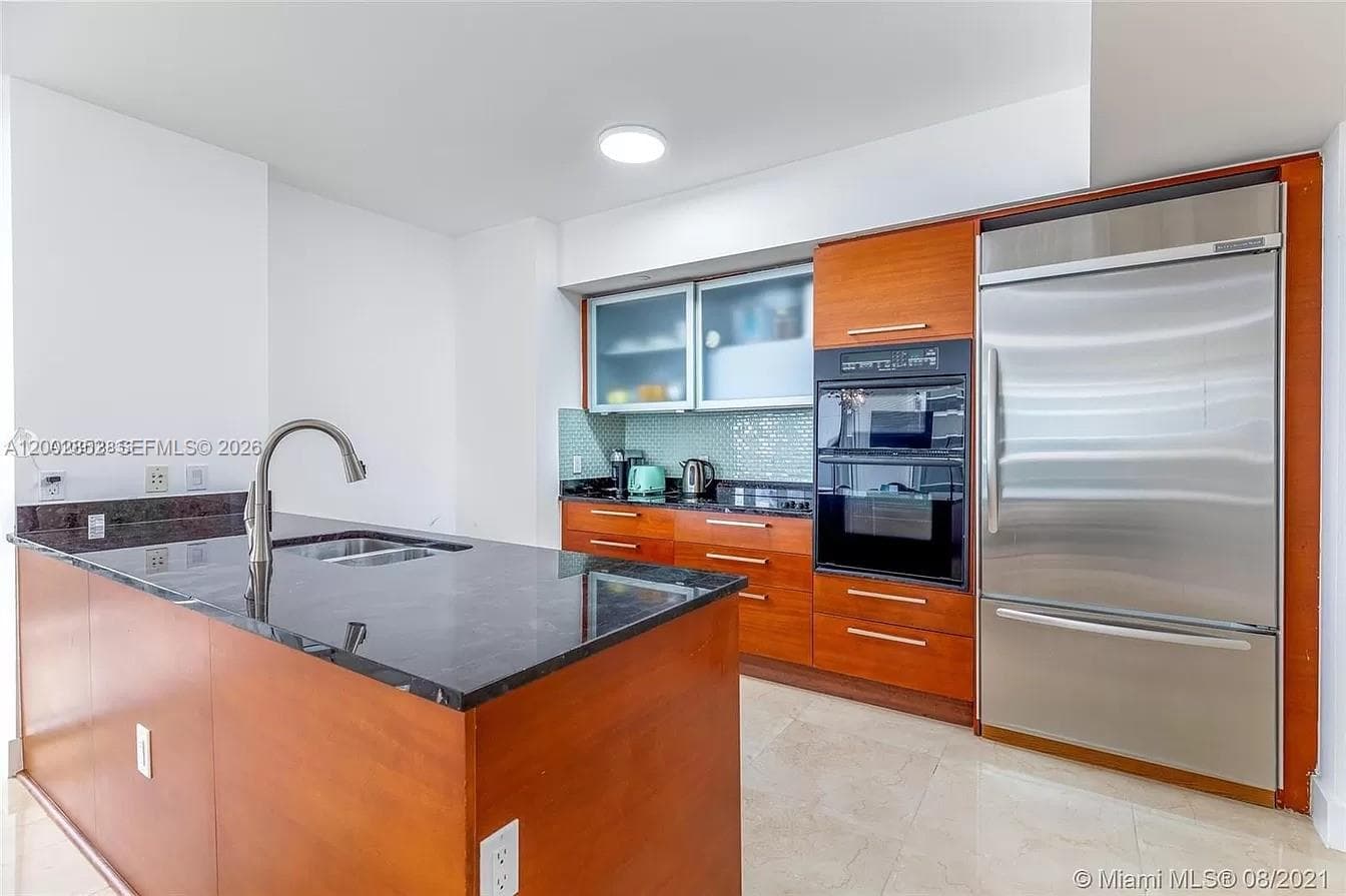 1830 Ocean Dr 1606 photo 4