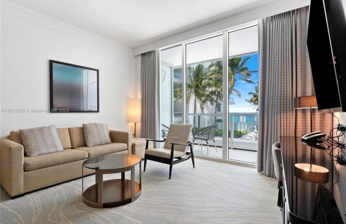 4391 Collins Avenue Unit 623 photo 2