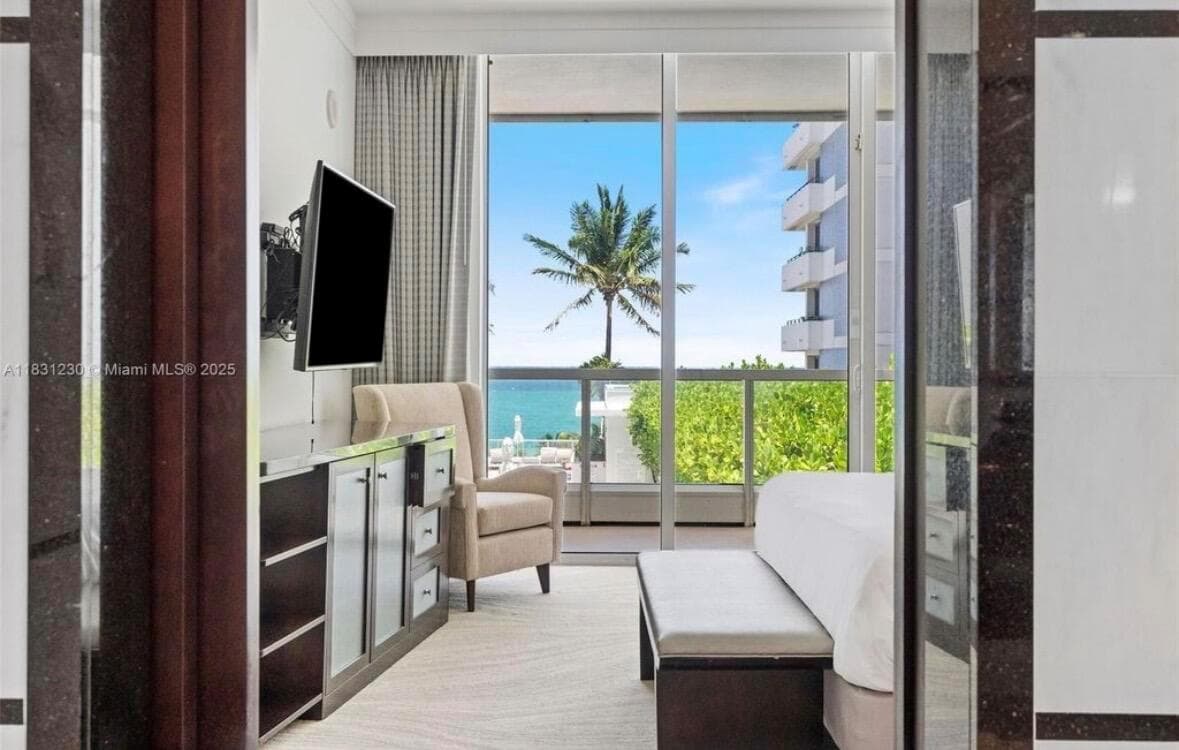 4391 Collins Avenue Unit 623 photo 12