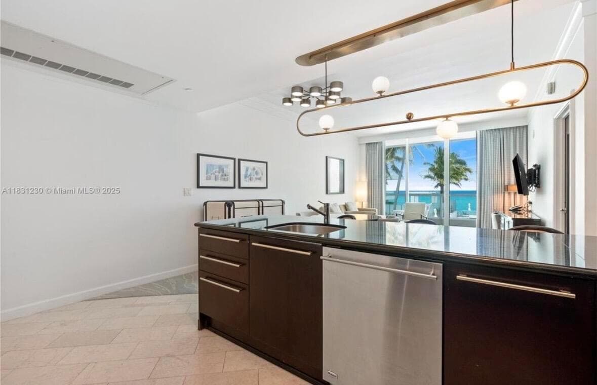 4391 Collins Avenue Unit 623 photo 10