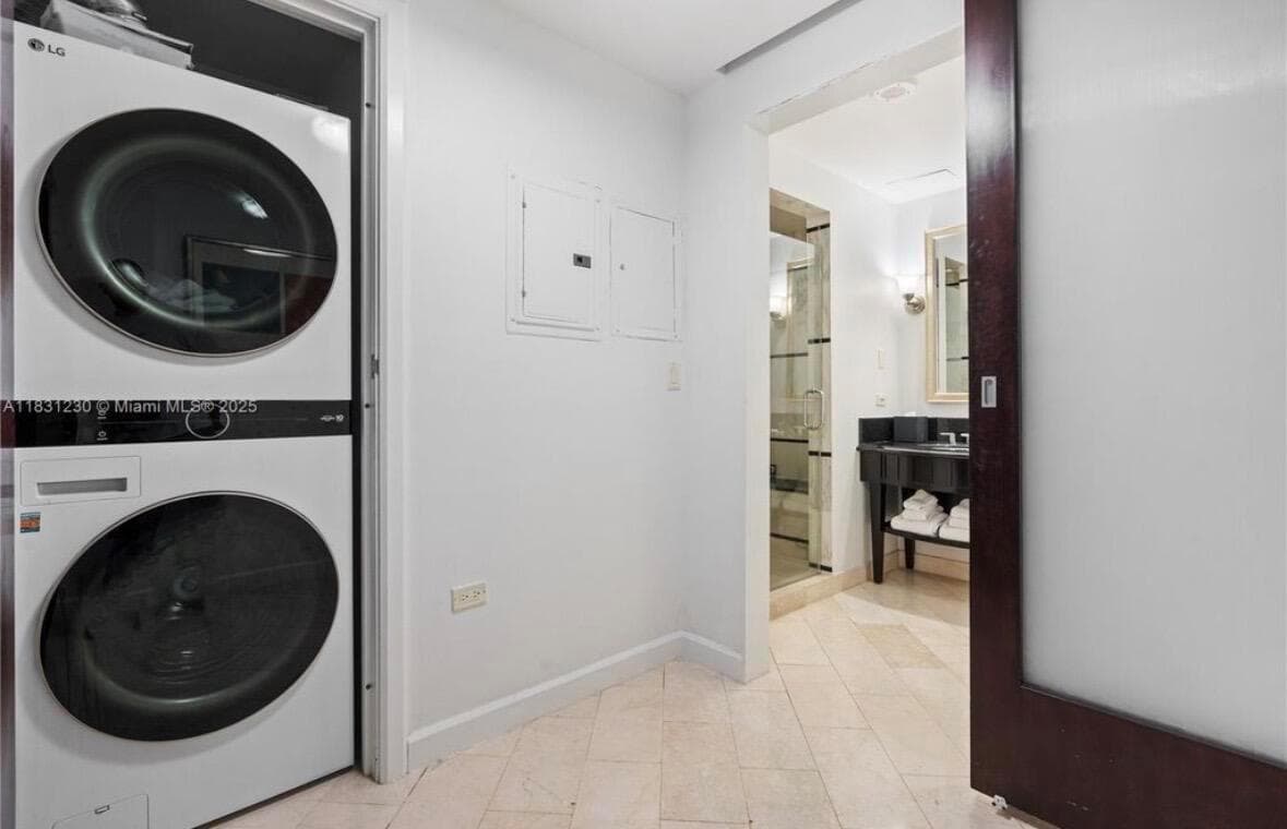 4391 Collins Avenue Unit 623 photo 19