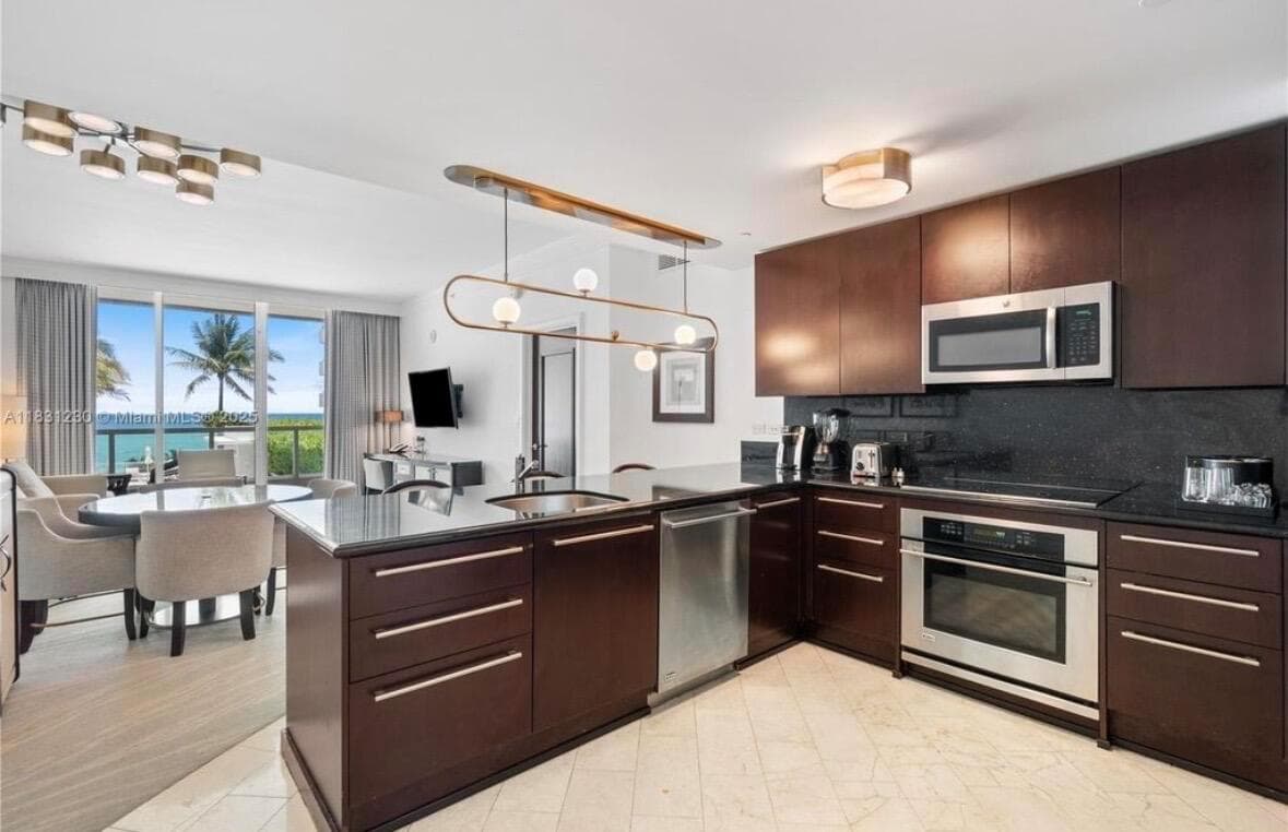 4391 Collins Avenue Unit 623 photo 8