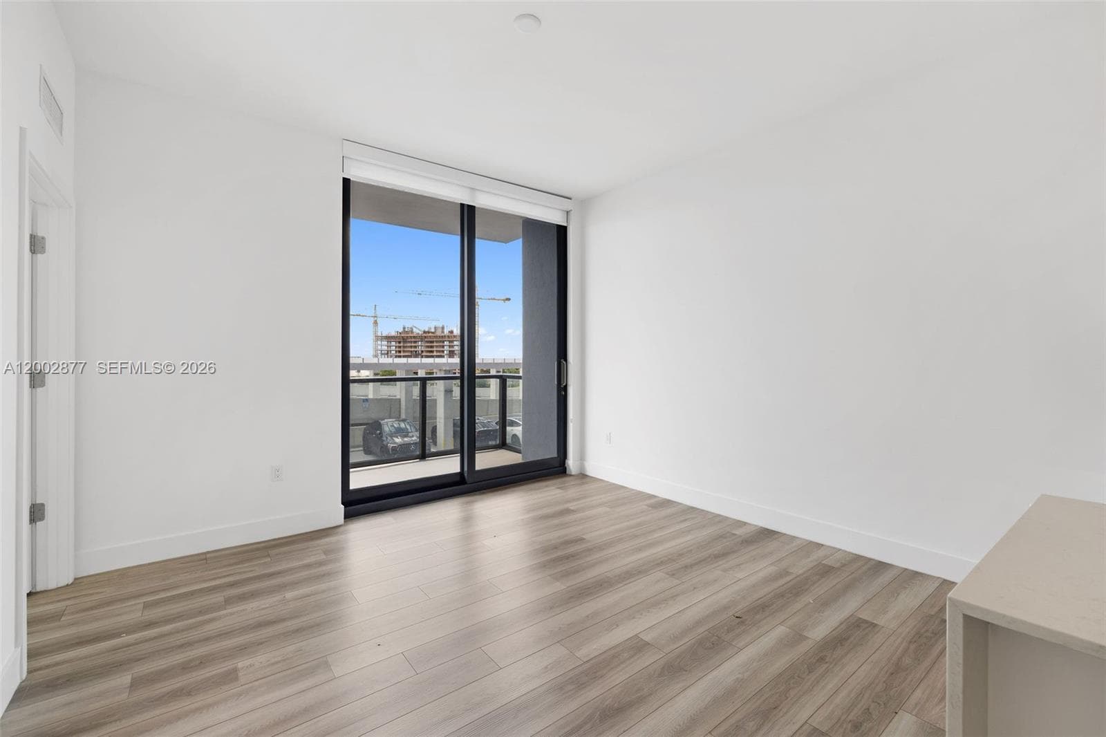 101 Diplomat Pkwy 805 photo 3