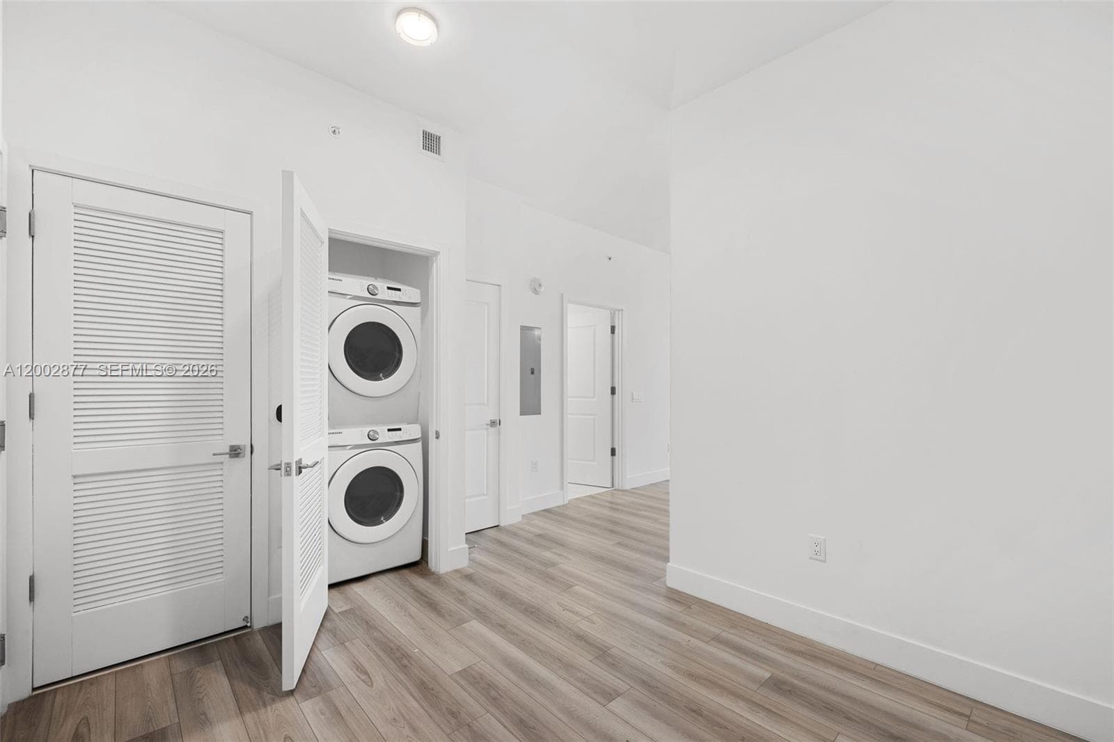 101 Diplomat Pkwy 805 photo 10