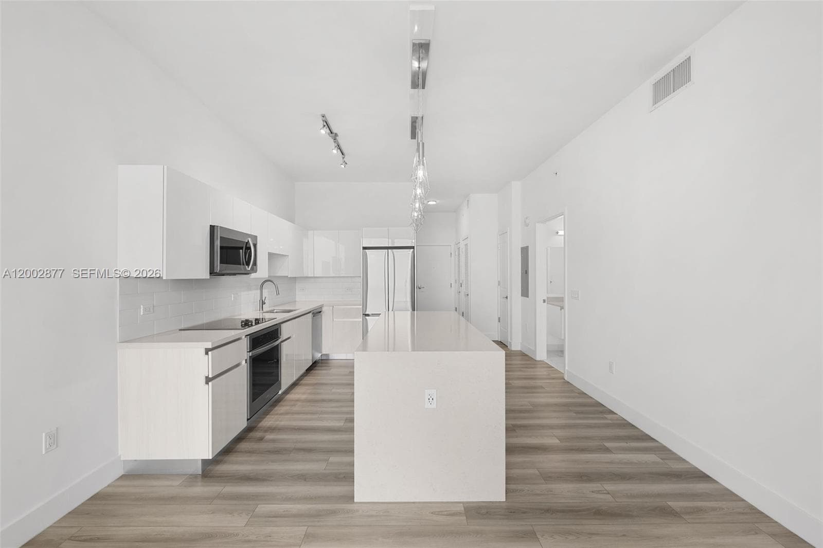 101 Diplomat Pkwy 805 photo 14