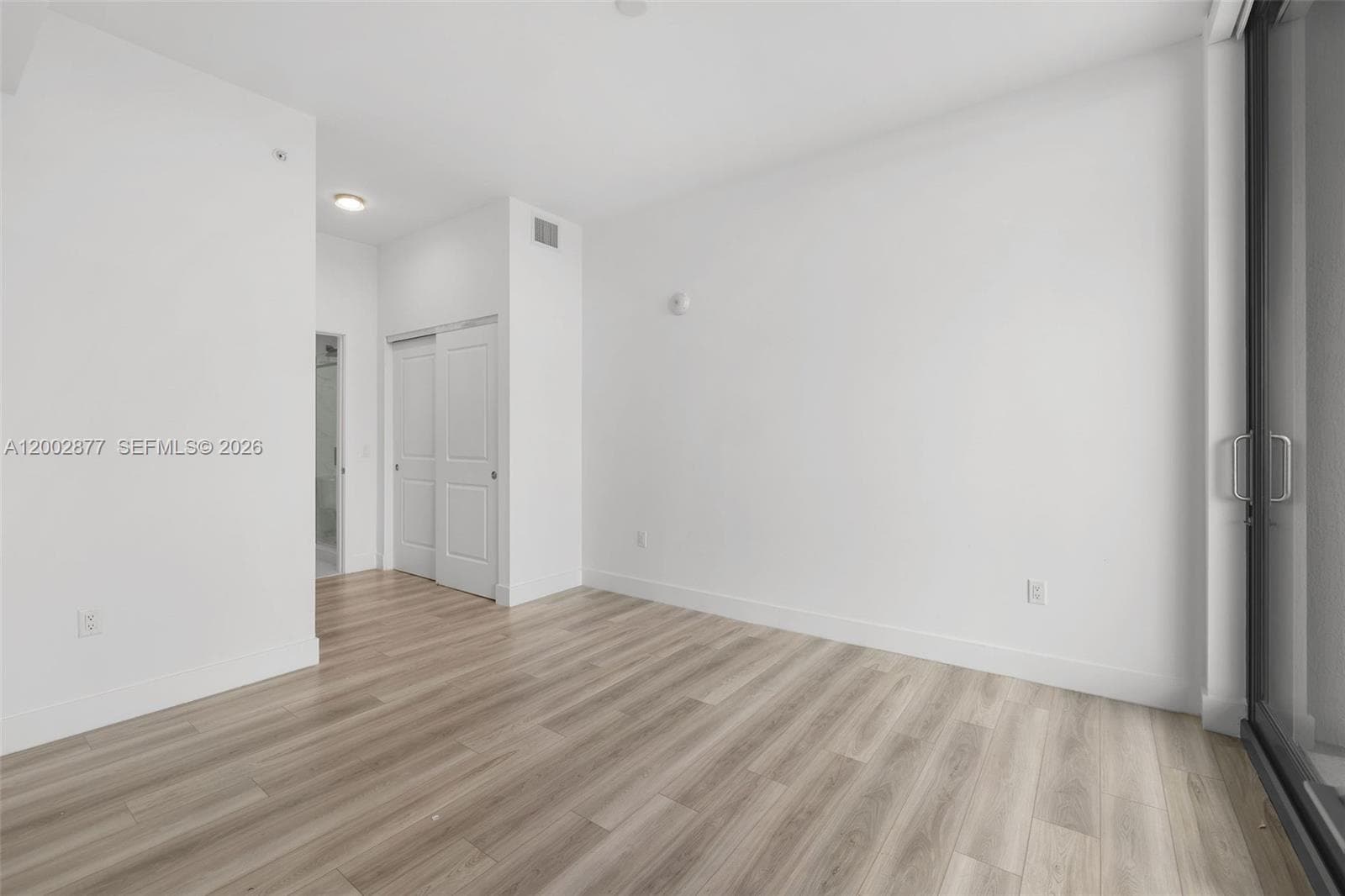 101 Diplomat Pkwy 805 photo 18