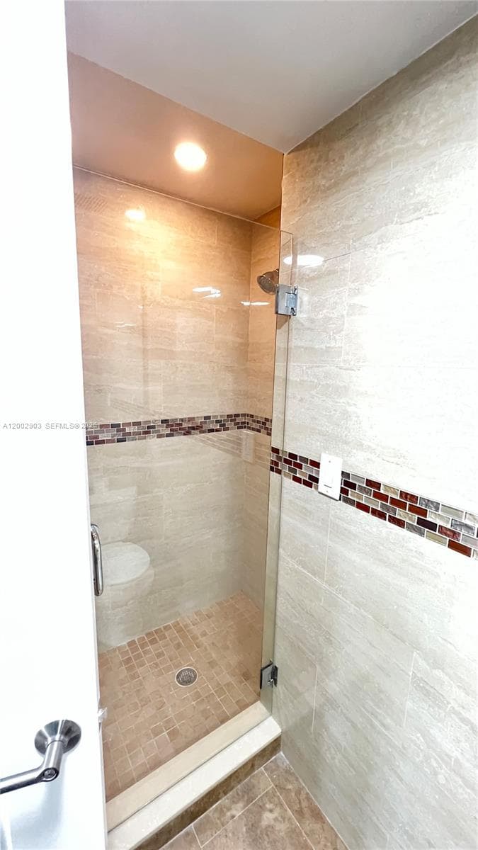 8235 Crespi Blvd 4 photo 6