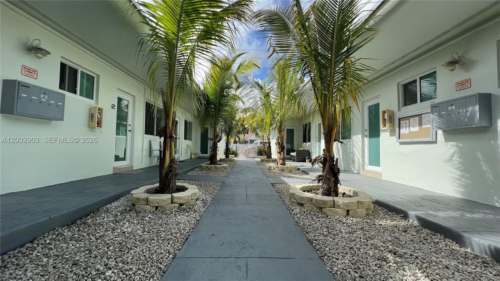 8235 Crespi Blvd 4 photo 17