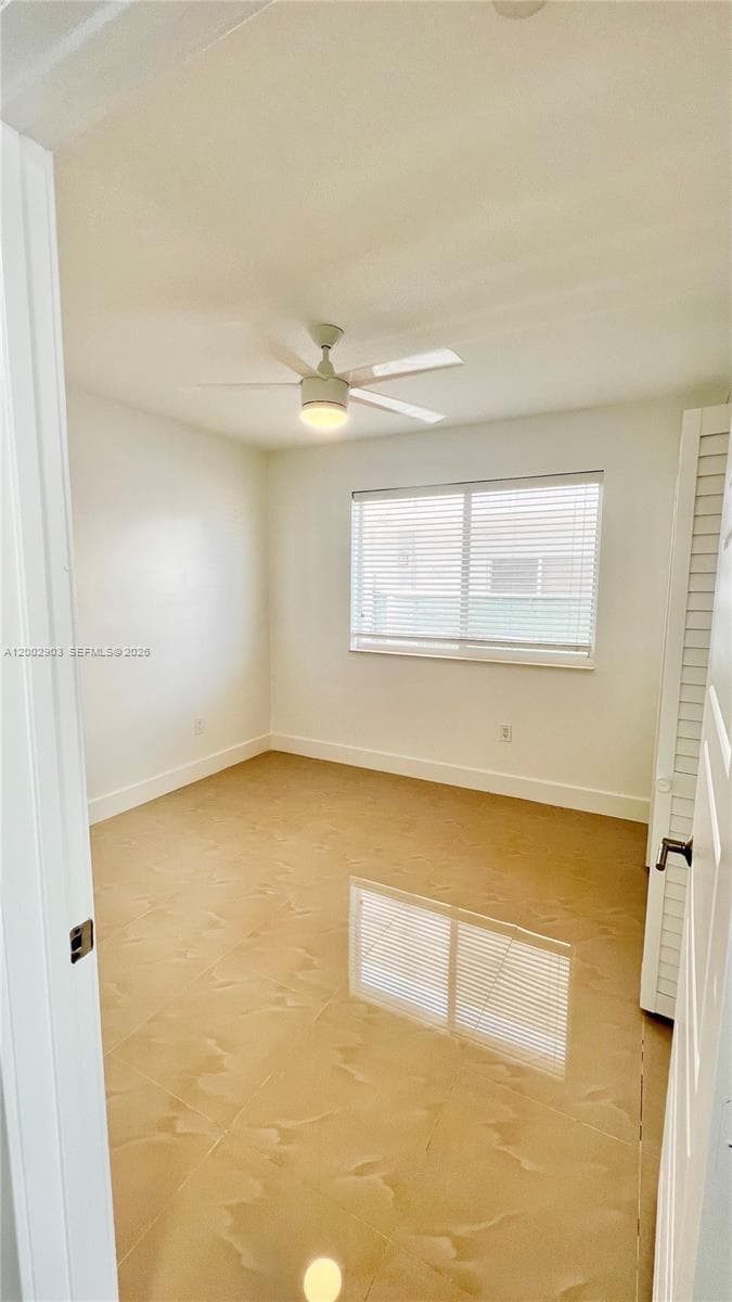 8235 Crespi Blvd 4 photo 12