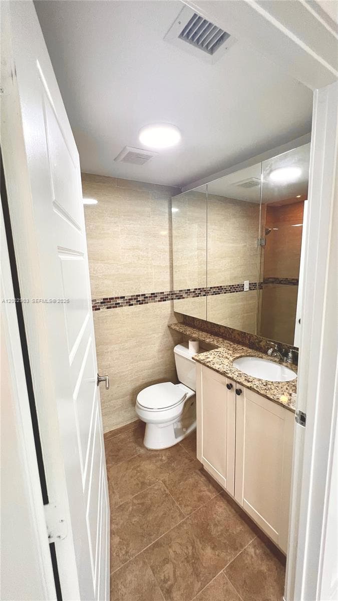 8235 Crespi Blvd 4 photo 7