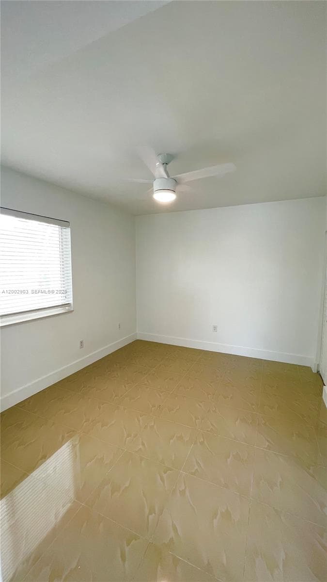 8235 Crespi Blvd 4 photo 5