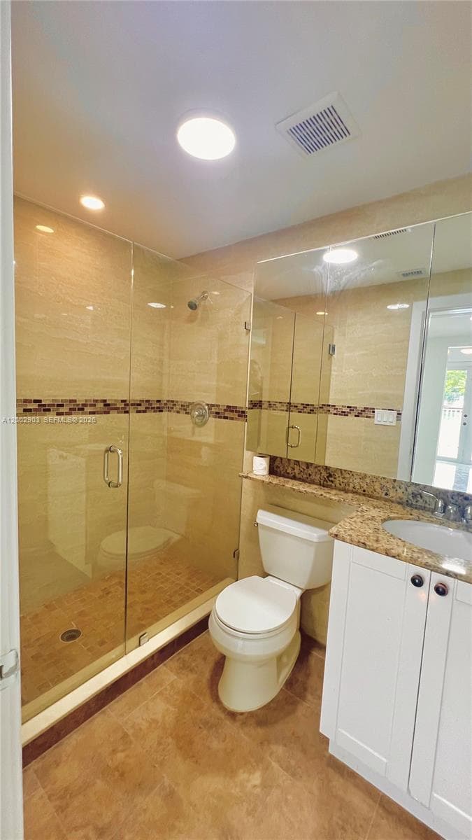 8235 Crespi Blvd 4 photo 14